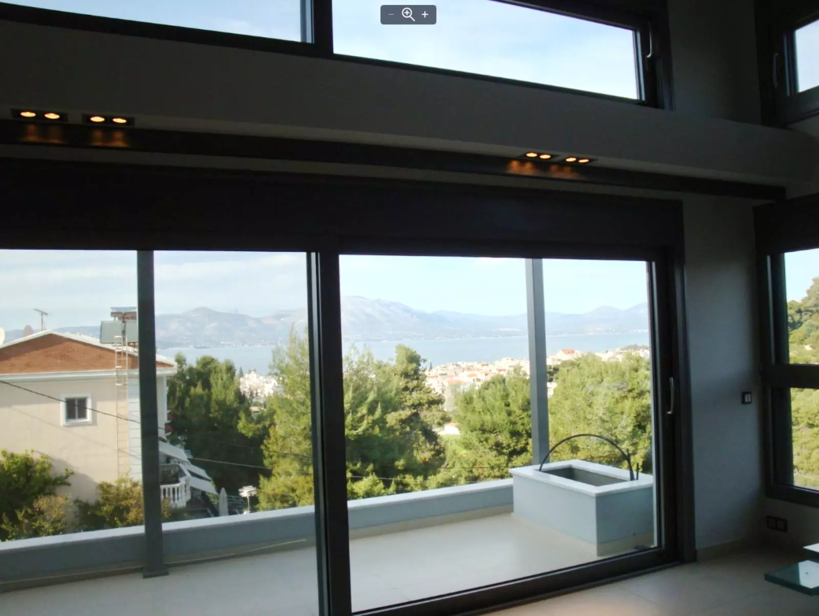 Detached House Of 560 M² With Beach Access In Oropos