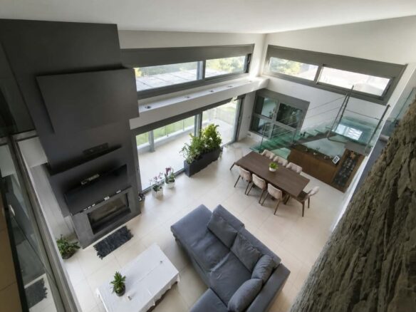 Detached House Of 560 M² With Beach Access In Oropos