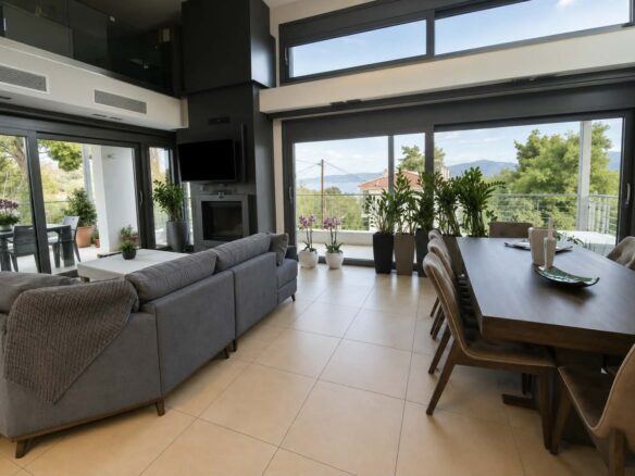 Detached House Of 560 M² With Beach Access In Oropos