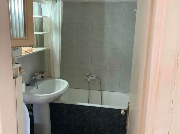 2-bedroom Flat In Neapoli, Greece (92 M²)