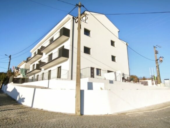 New 1-bedroom Apartment With Large Private Terrace And Stunning Views In Travassos – Póvoa De Lanhoso (portugal)