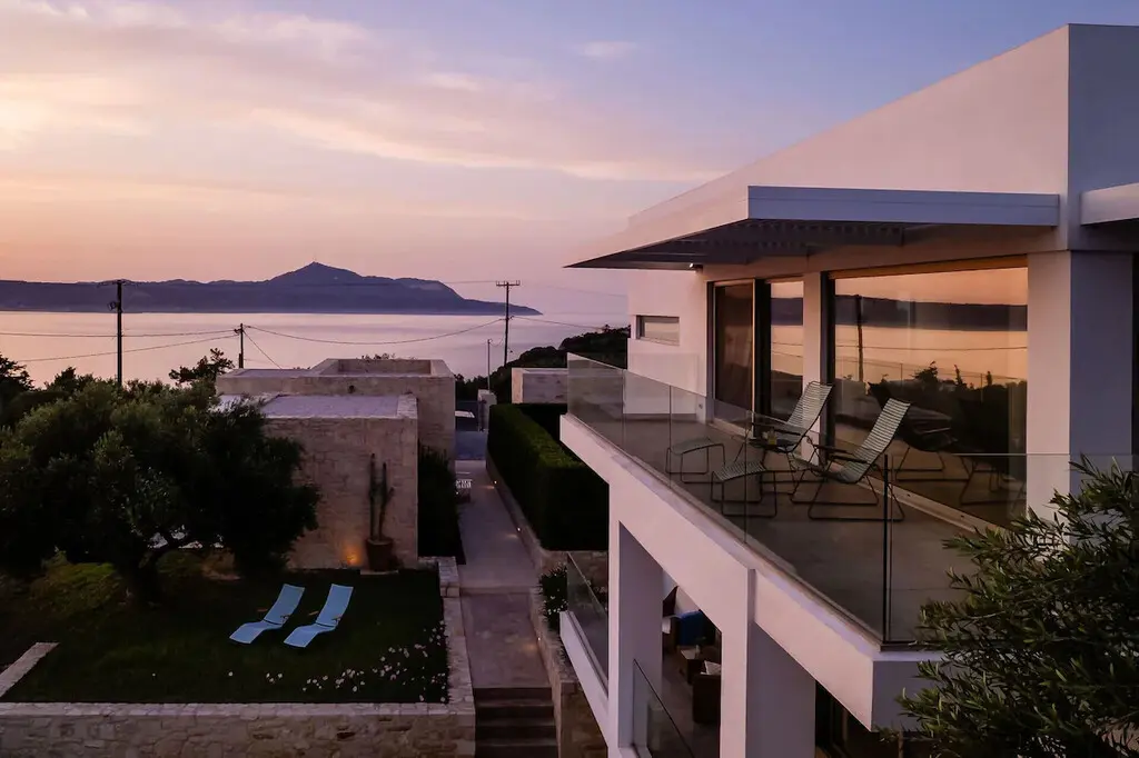 Villa Of 372 M² In Crete