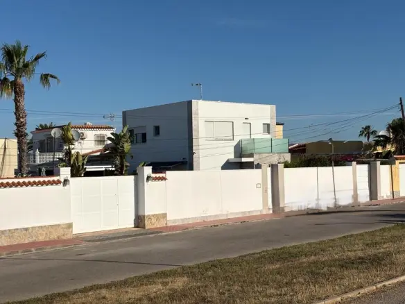 Villa Of 130 M² In Torrevieja, Spain