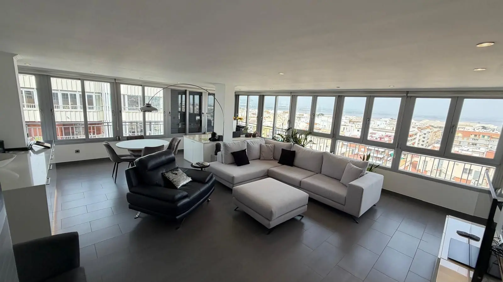 Apartment Of 94 M² In Torrevieja, Spain