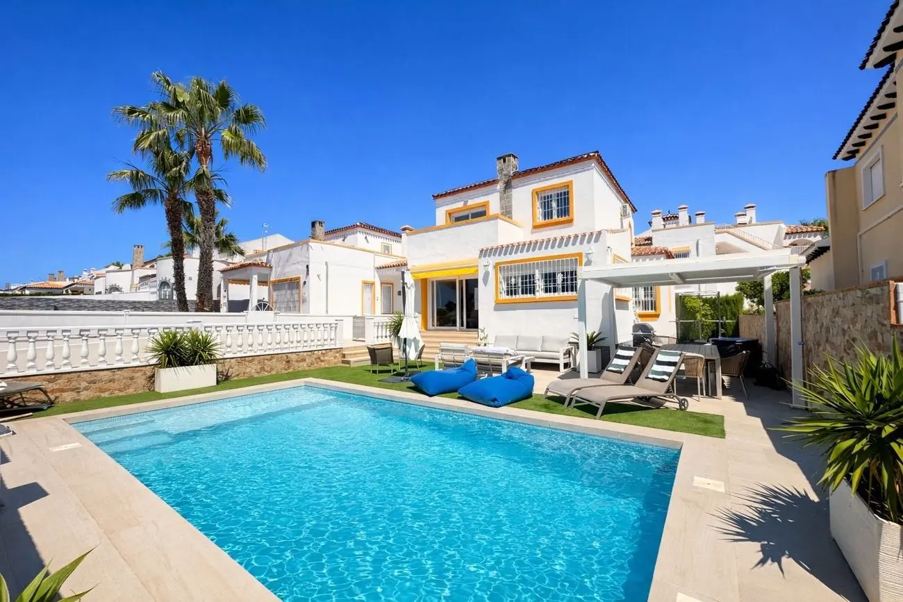 Villa Of 160 M² With A Terrace In Orihuela Costa, Spain