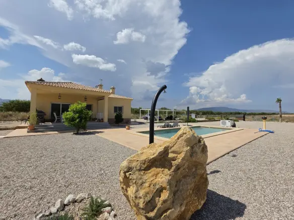 Villa Of 127 M² In Pinoso