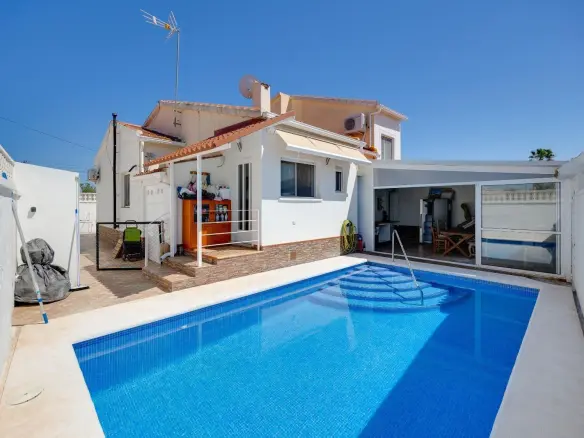 Villa Of 121 M² In San Fulgencio, Spain