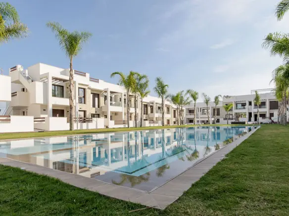Bungalow Of 120 M² In Torrevieja, Spain