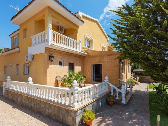 Villa Of 440 M² With Features In Orihuela Costa, Spain
