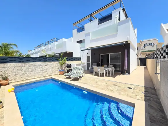 Villa Of 107 M² With Mediter Real Estate In Rojales