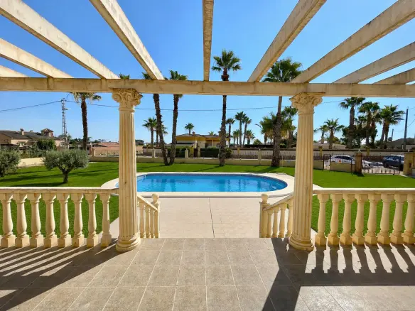 Villa Of 431 M² With Features In Crevillent