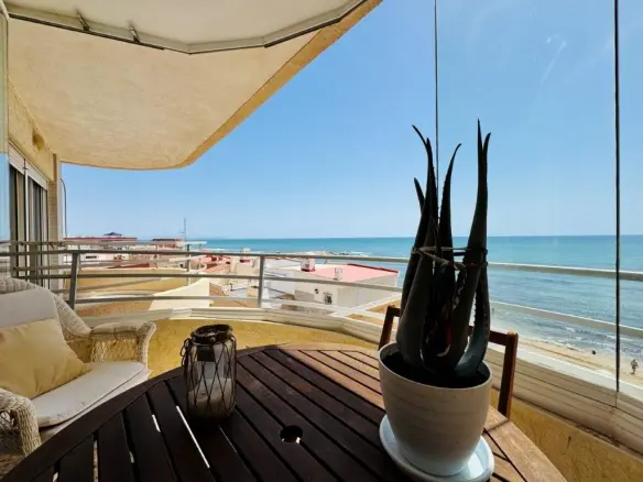 Apartment Of 98 M² In Torrevieja, Spain