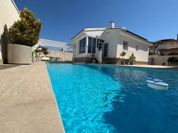 Villa Of 123 M² In Rojales, Spain
