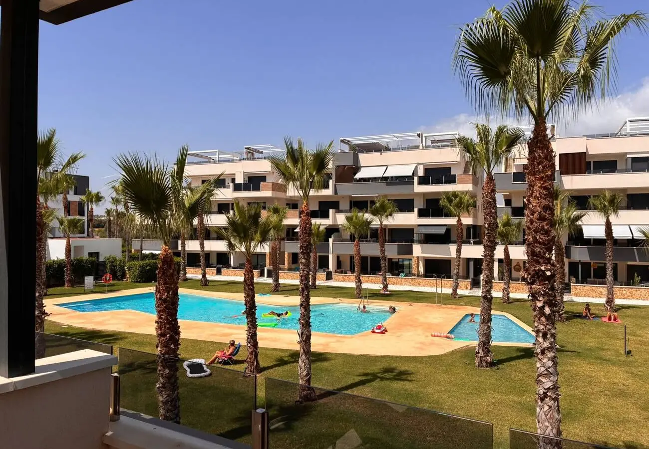 Apartment Of 100 M² With Balcony In Orihuela Costa