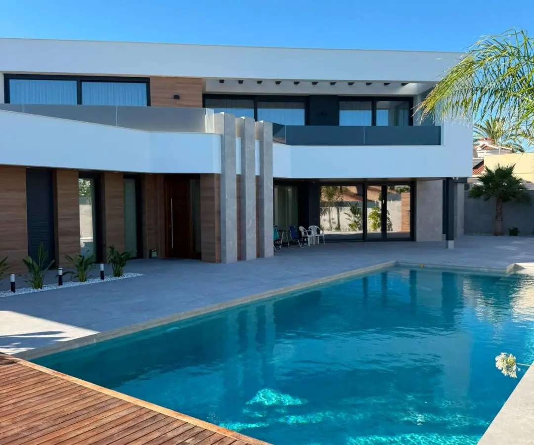 Villa Of 425 M² In Rojales, Spain