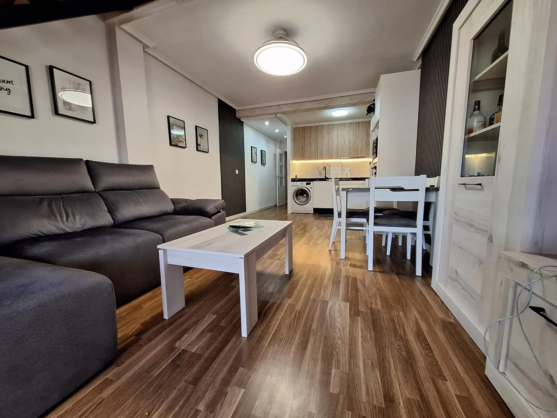 Apartment Of 100 M² In Torrevieja, Spain