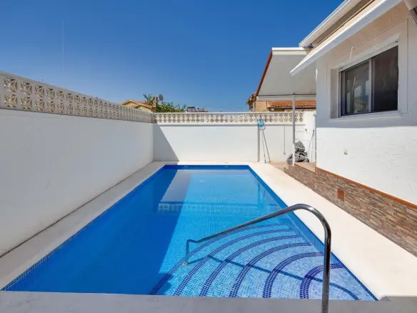 Villa Of 121 M² In San Fulgencio, Spain