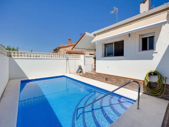 Villa Of 121 M² In San Fulgencio, Spain