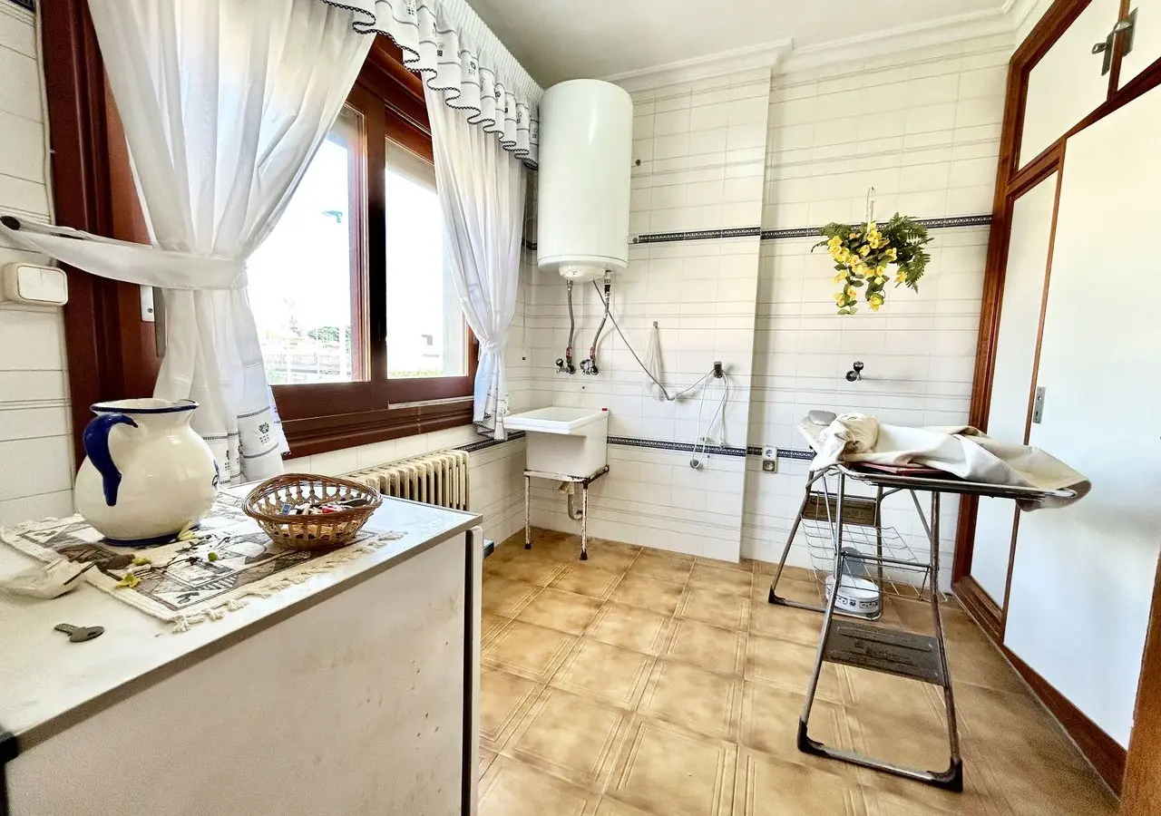 Villa Of 632 M² In Santiago De La Ribera, Spain
