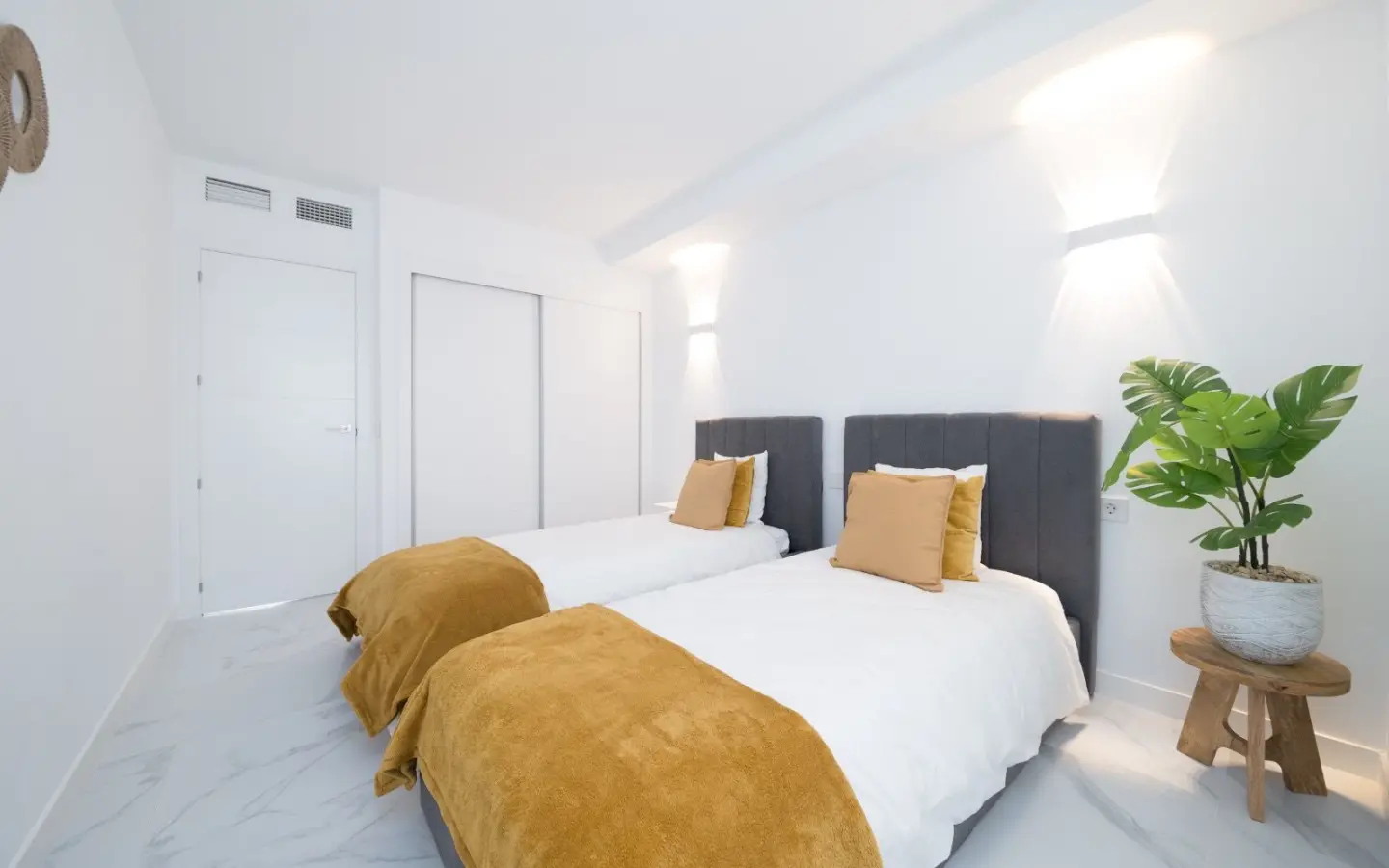 Apartment Of 90 M² In Torrevieja, Spain