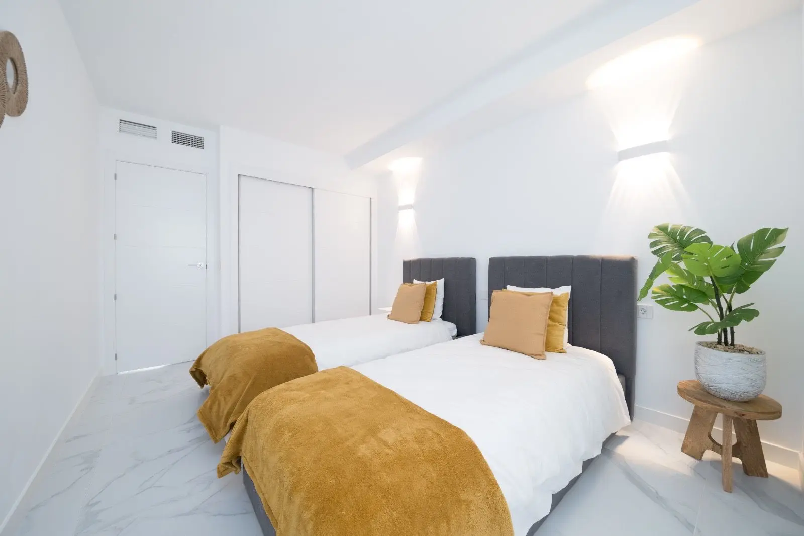 Apartment Of 90 M² In Torrevieja, Spain