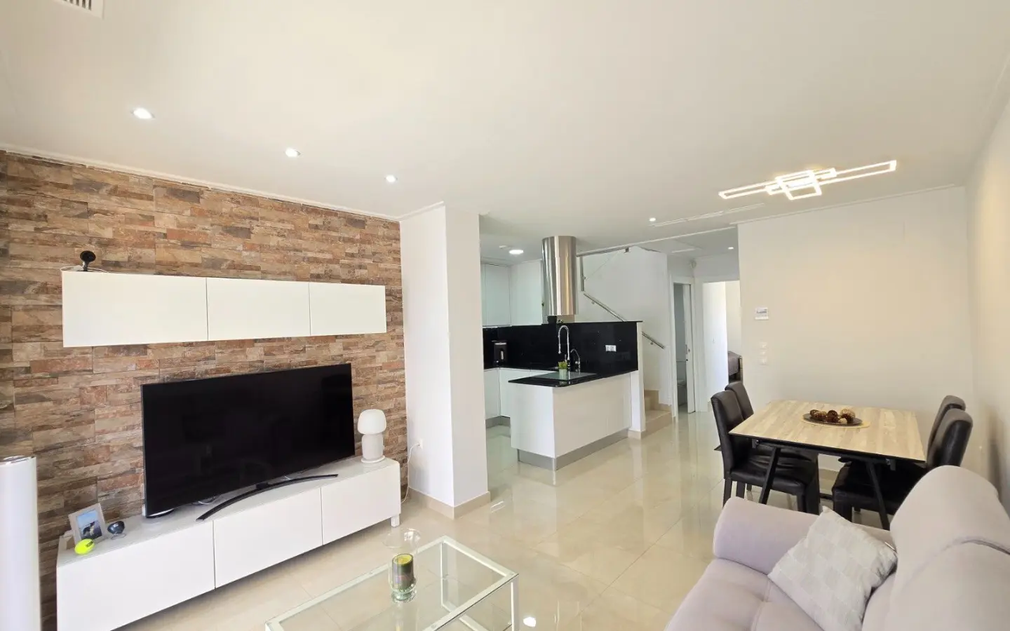 Villa Of 107 M² With Mediter Real Estate In Rojales