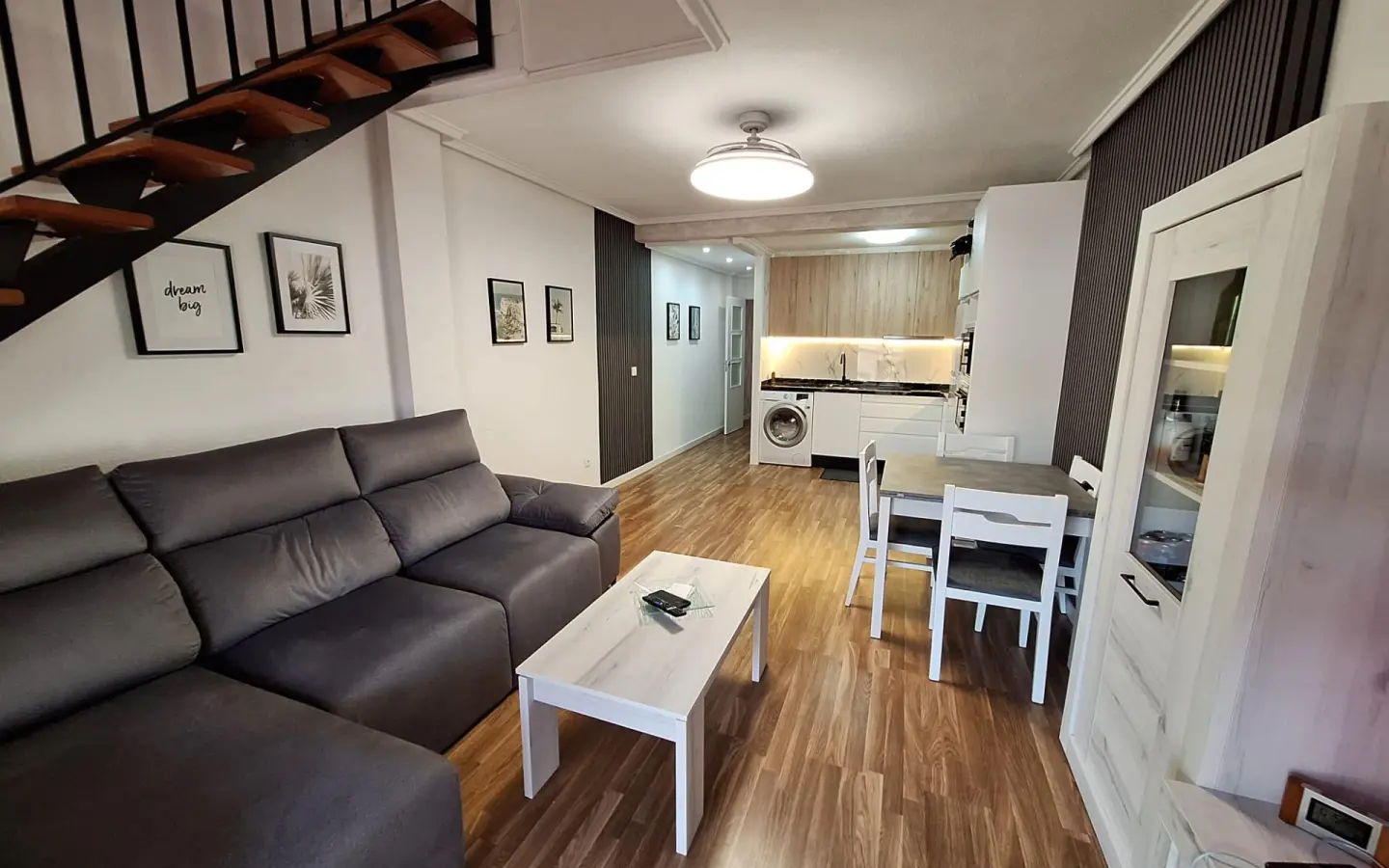 Apartment Of 100 M² In Torrevieja, Spain