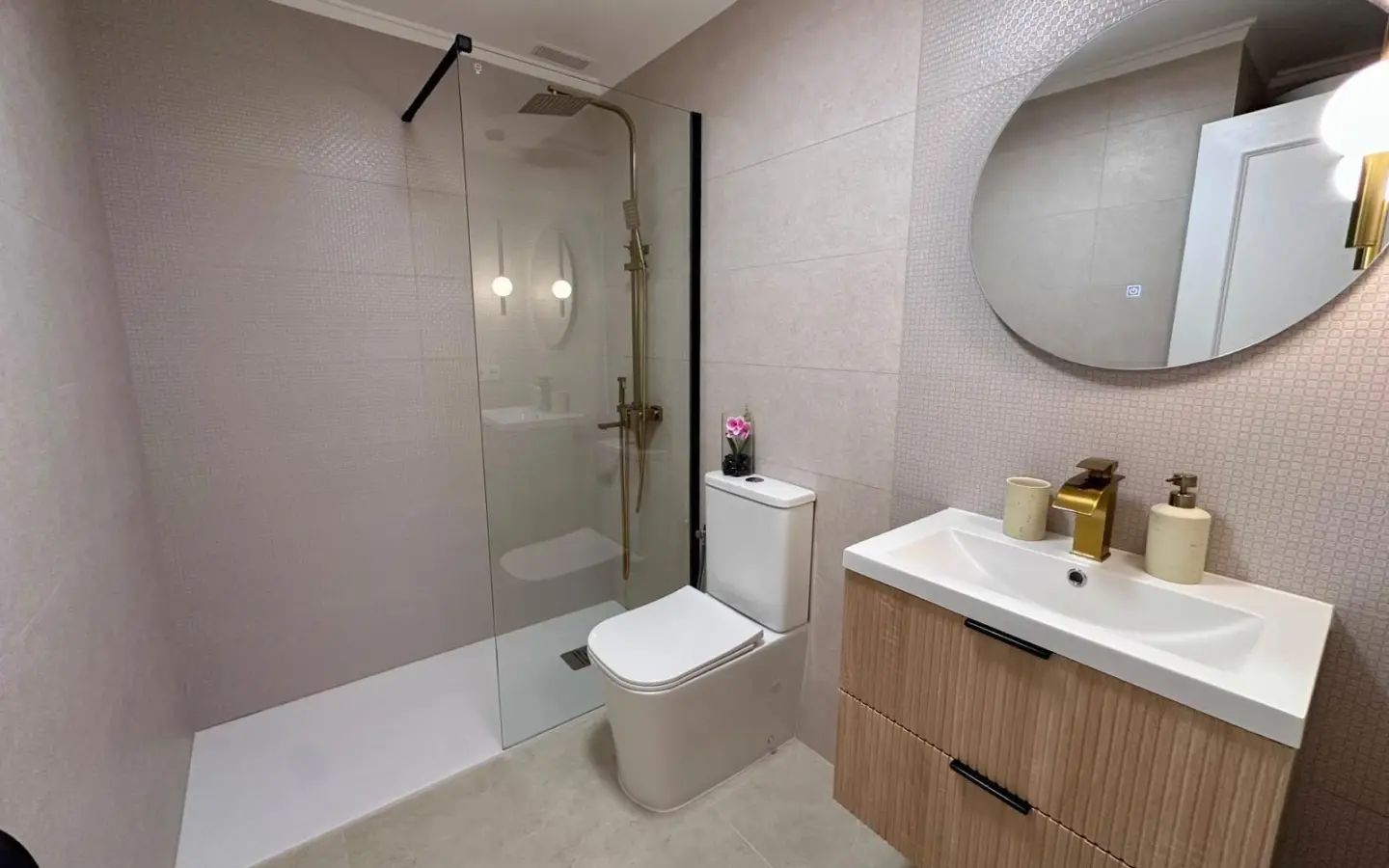 Apartment Of 65 M² With Mediter Real Estate In Torrevieja, Spain