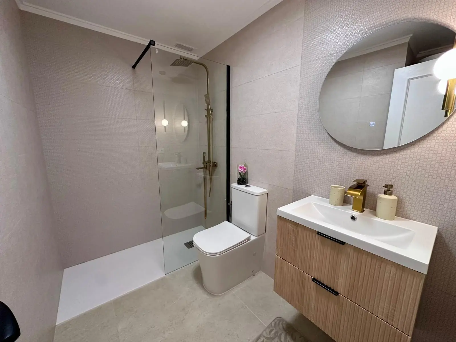 Apartment Of 65 M² With Mediter Real Estate In Torrevieja, Spain