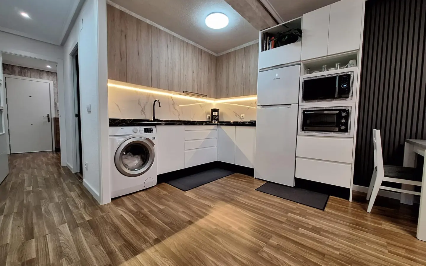 Apartment Of 100 M² In Torrevieja, Spain