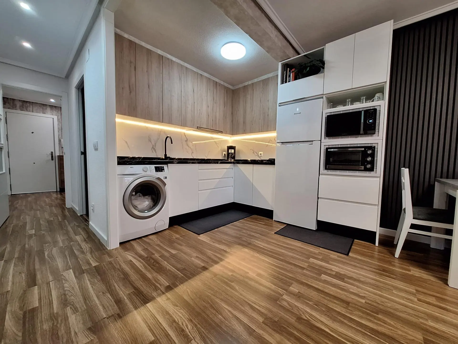 Apartment Of 100 M² In Torrevieja, Spain