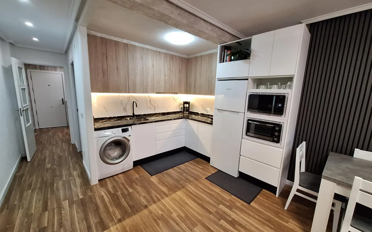 Apartment Of 100 M² In Torrevieja, Spain
