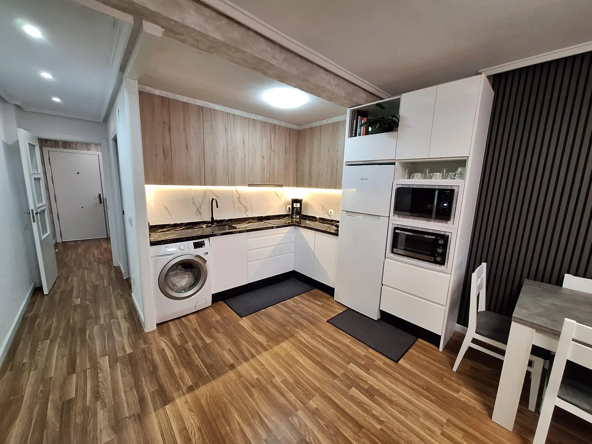 Apartment Of 100 M² In Torrevieja, Spain