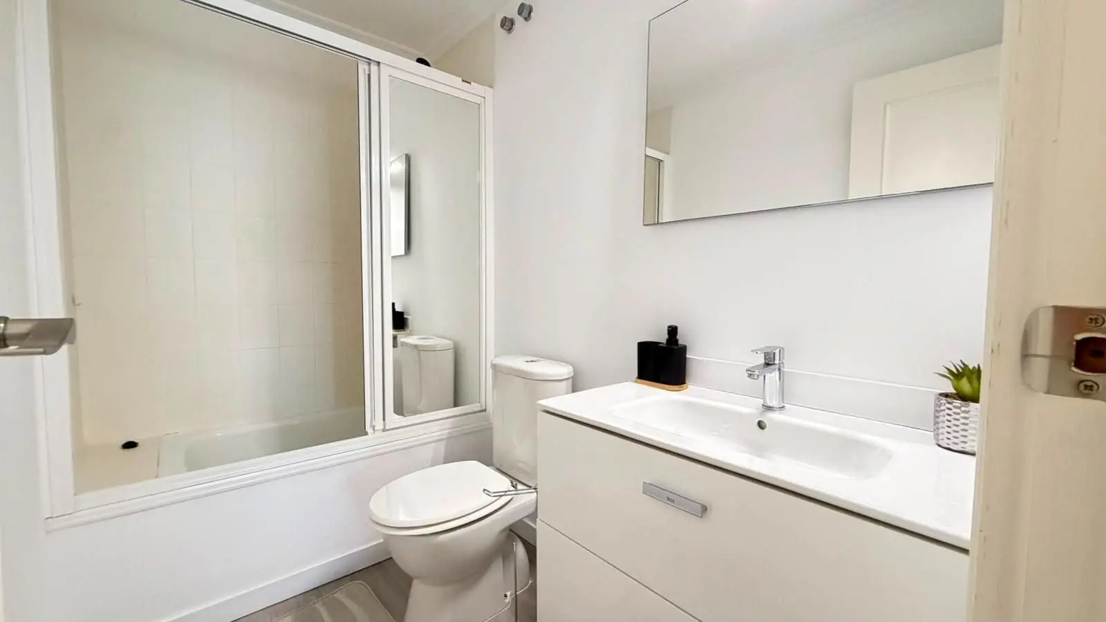 Apartment Of 114 M² In Torrevieja, Spain