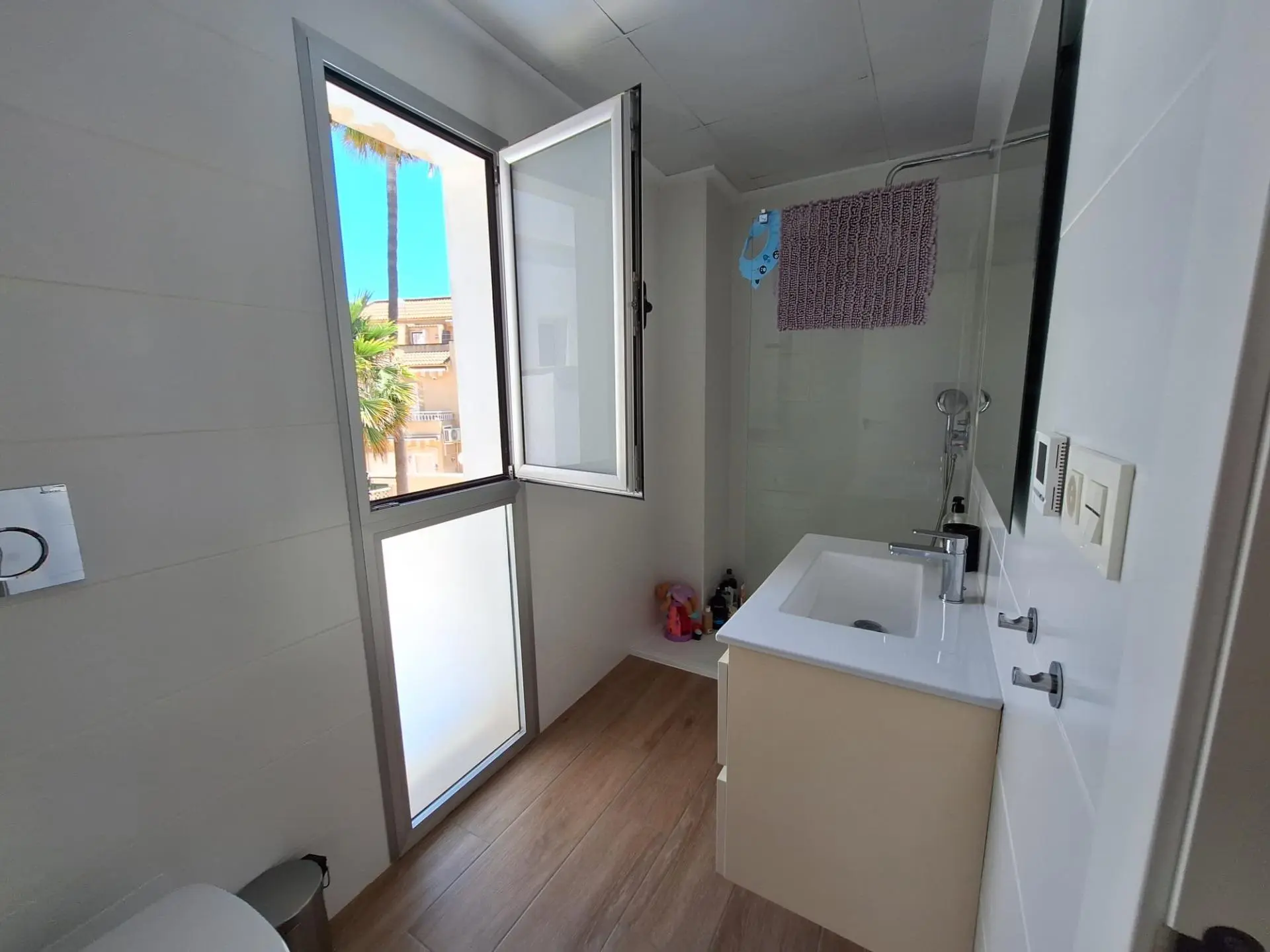 Villa Of 0 M² With Mediter Real Estate In Torrevieja, Spain