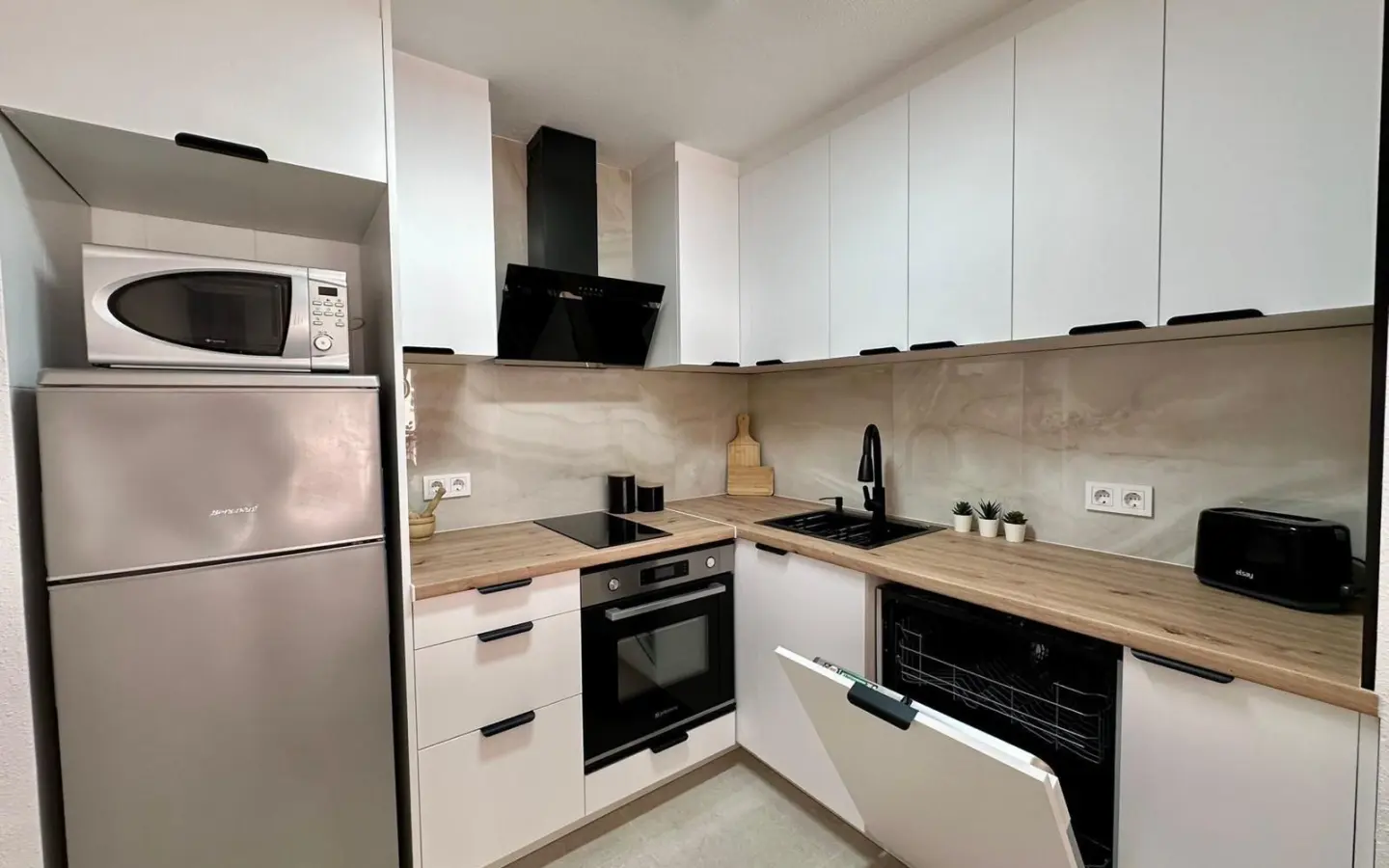 Apartment Of 65 M² With Mediter Real Estate In Torrevieja, Spain