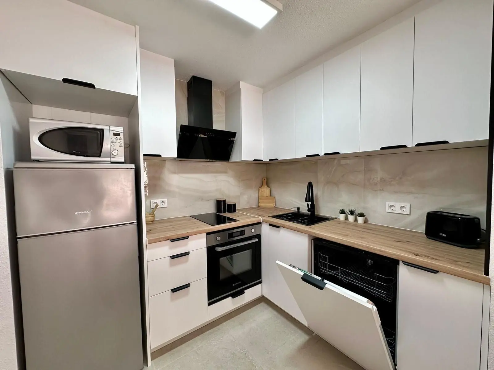 Apartment Of 65 M² With Mediter Real Estate In Torrevieja, Spain