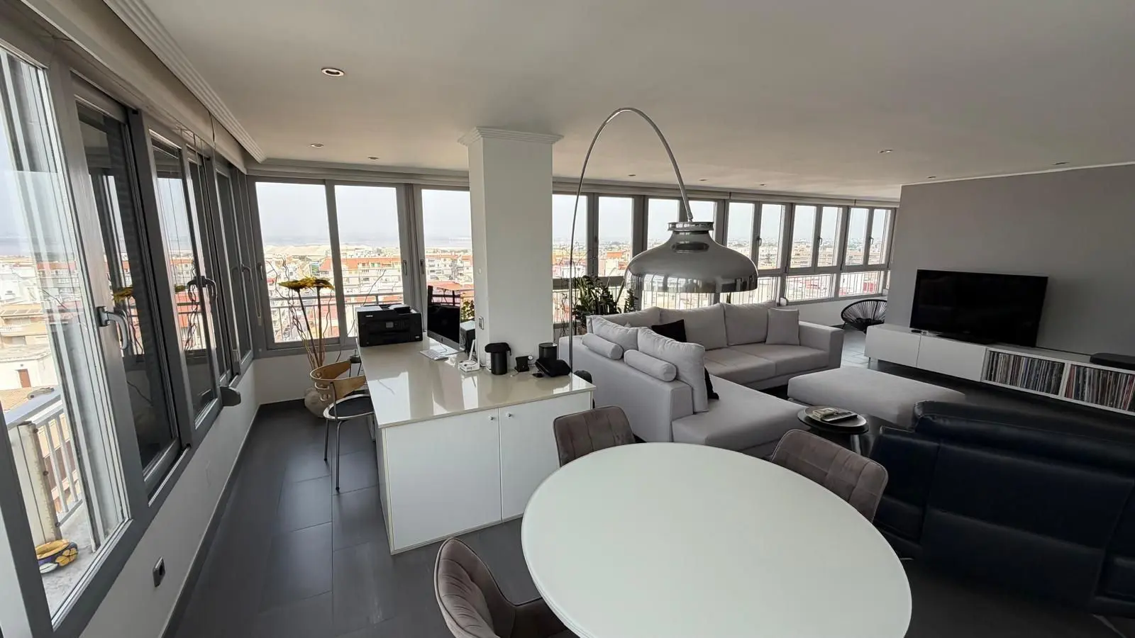 Apartment Of 94 M² In Torrevieja, Spain