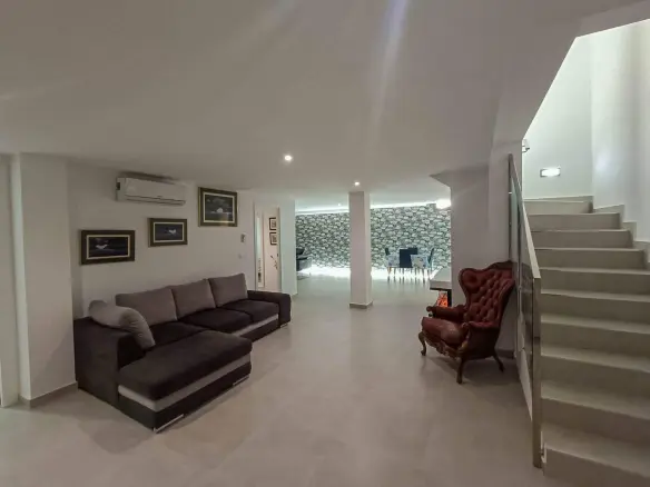 5-bedroom Villa In Rojales, Spain (214 M²)