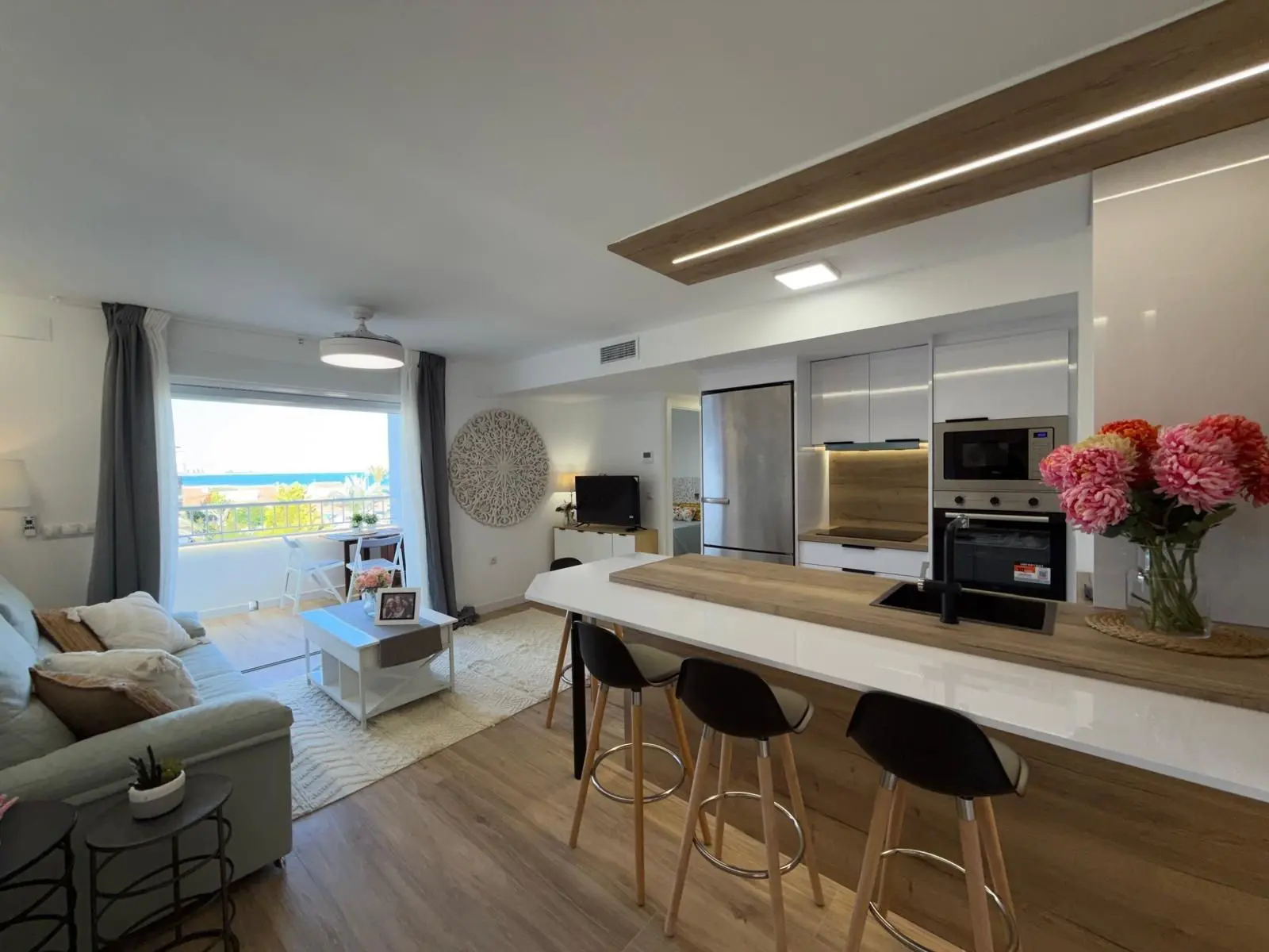 Apartment Of 92 M² In Torrevieja, Spain