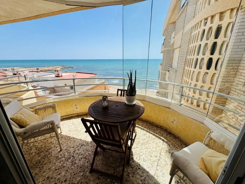 Apartment Of 98 M² In Torrevieja, Spain