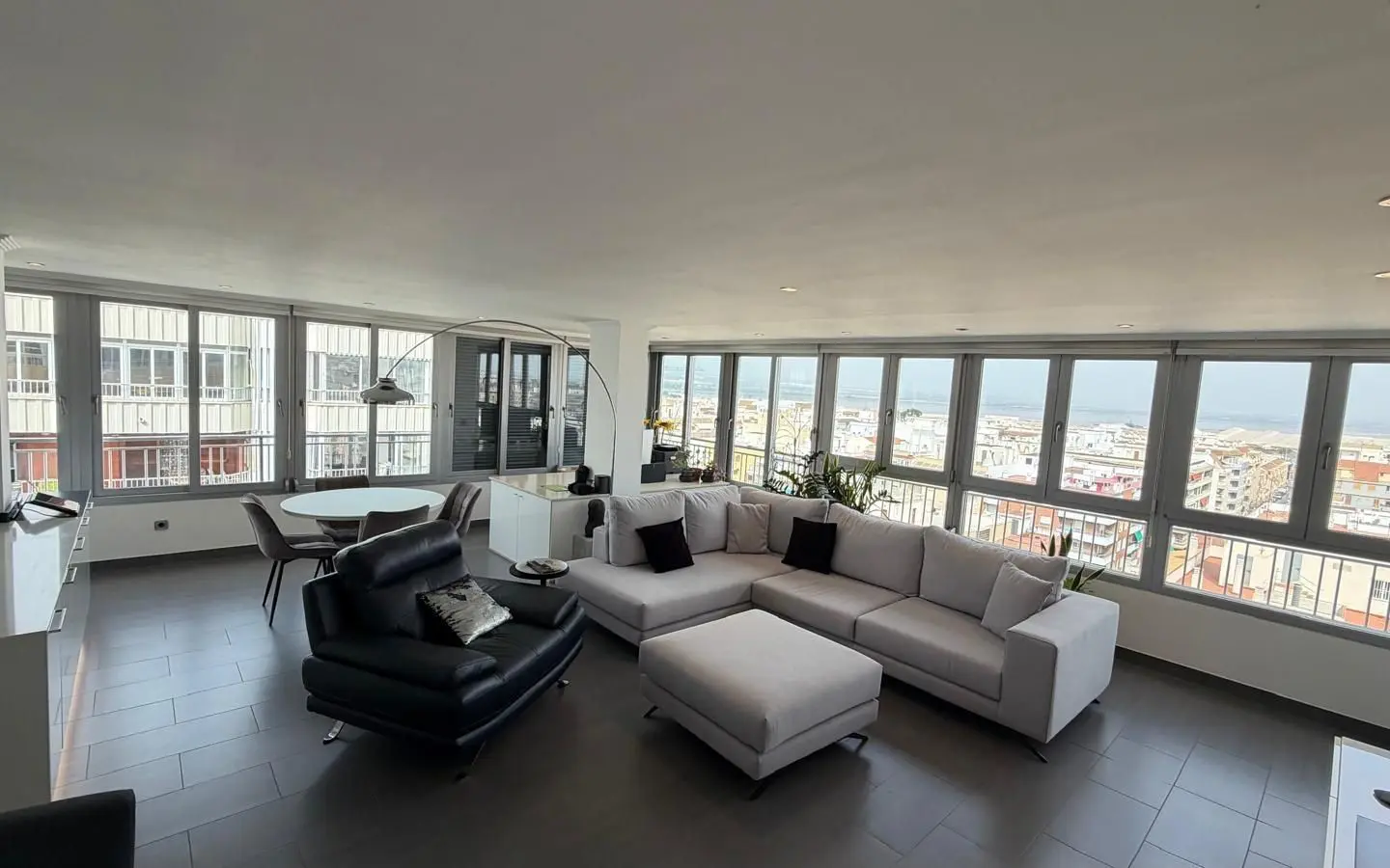 Apartment Of 94 M² In Torrevieja, Spain