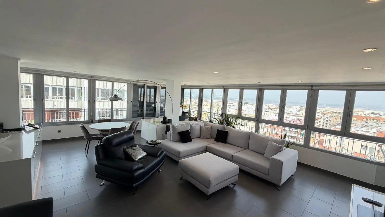 Apartment Of 94 M² In Torrevieja, Spain