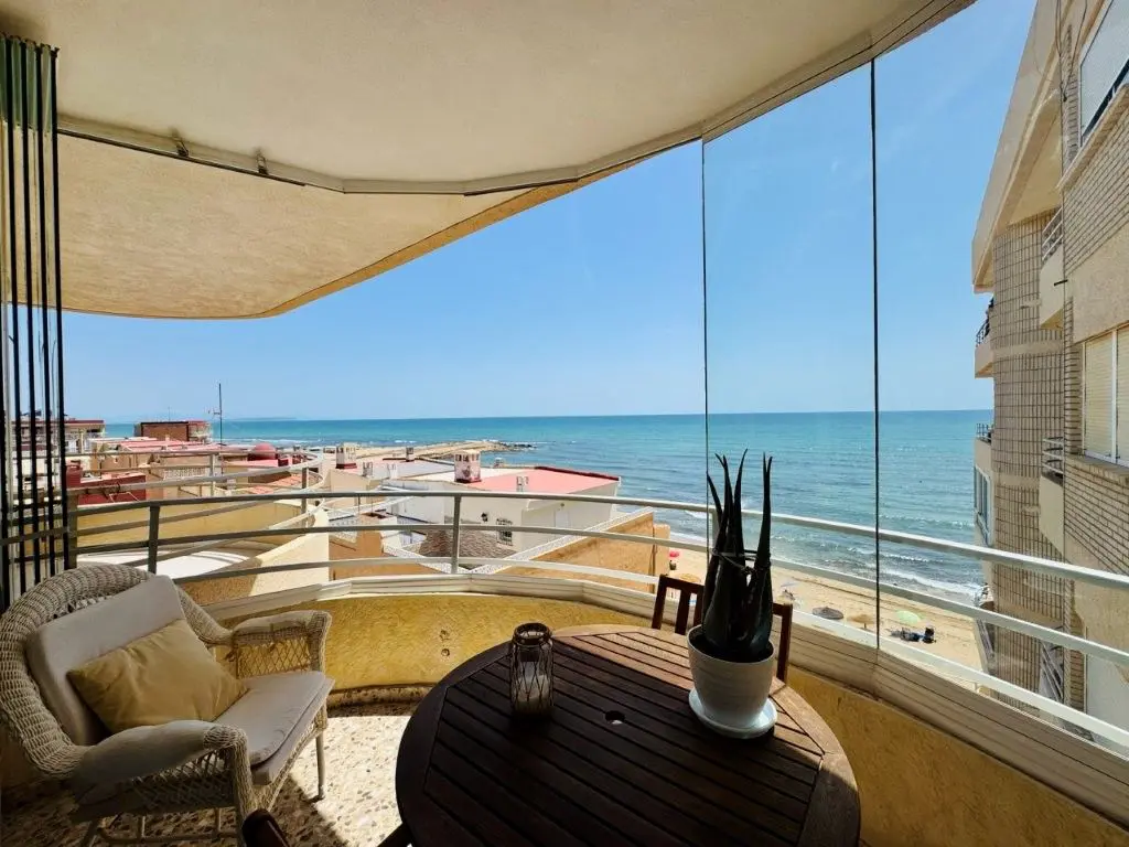 Apartment Of 98 M² In Torrevieja, Spain