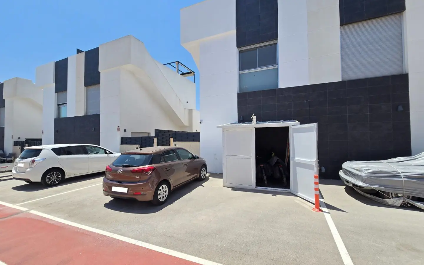 Villa Of 107 M² With Mediter Real Estate In Rojales