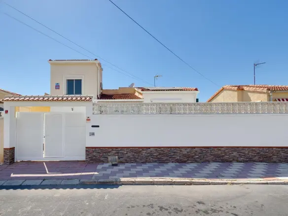 Villa Of 121 M² In San Fulgencio, Spain