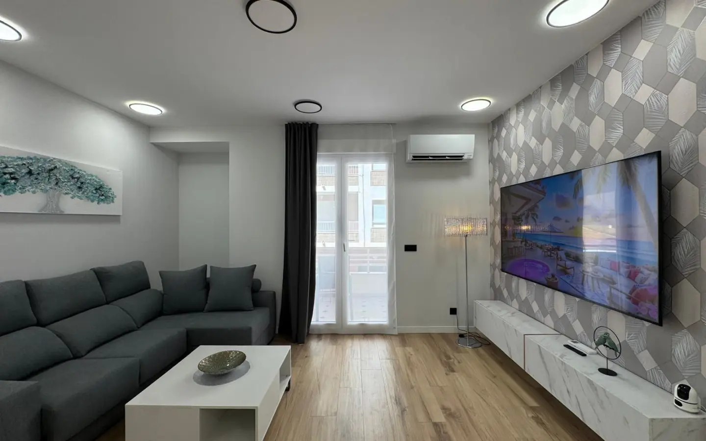 Apartment Of 100 M² In Torrevieja, Spain
