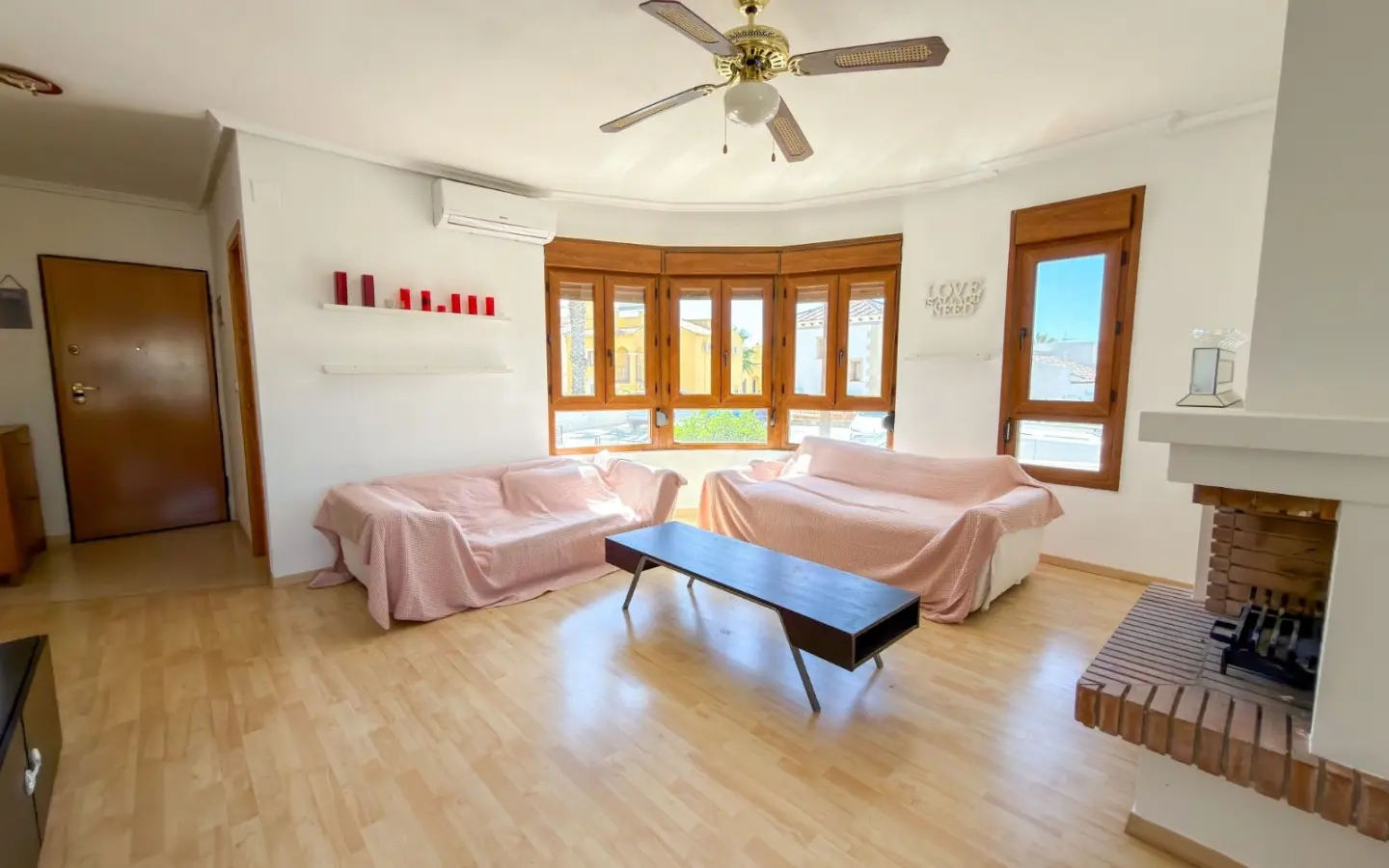 Villa Of 141 M² With Features In Algorfa, Spain