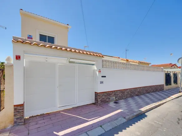 Villa Of 121 M² In San Fulgencio, Spain