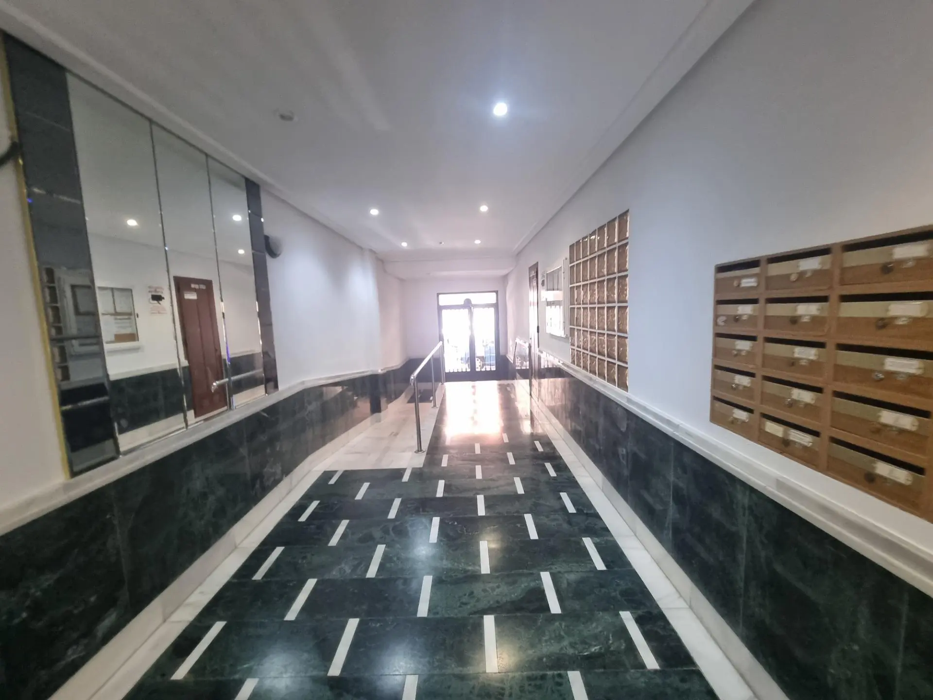 Apartment Of 105 M² In Torrevieja, Spain
